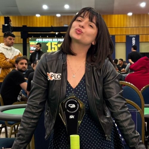 ELA SEGUE AMASSANDO!!!