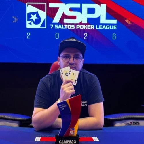 NO ÚLTIMO TURBO DA NOITE, O 3-HANDED FOI ENTRE AMIGOS